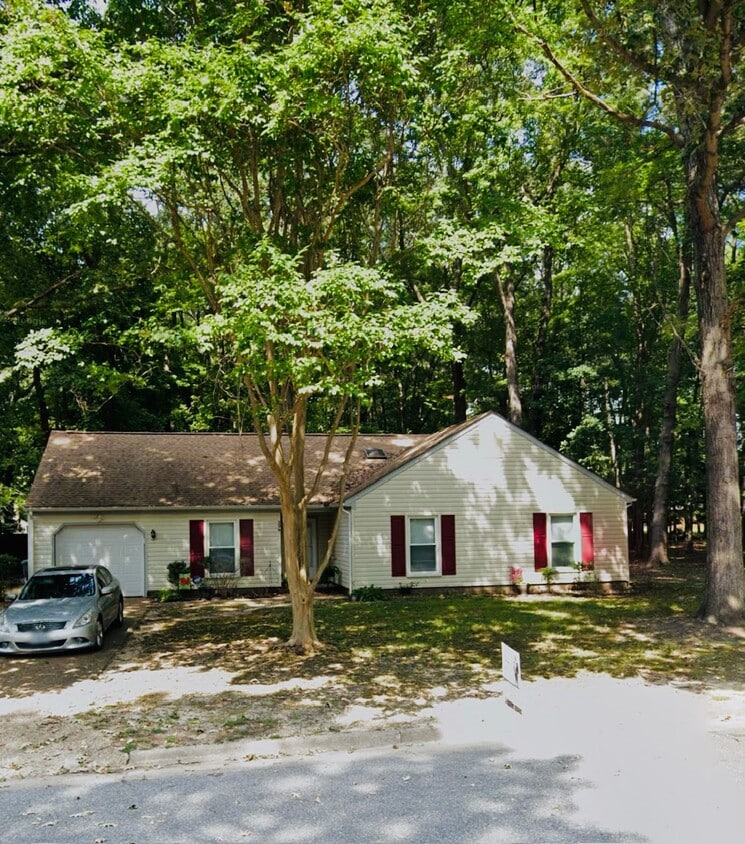 Primary Photo - 206 Fischer Dr