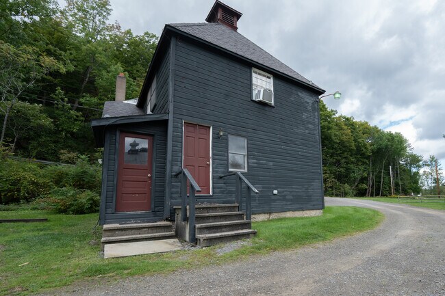 Foto del edificio - 684 Co Hwy 28