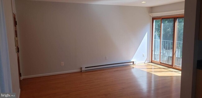 Building Photo - 720 W Glebe Rd