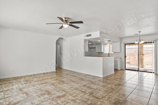 Foto del edificio - 2699 Smoketree Ave N