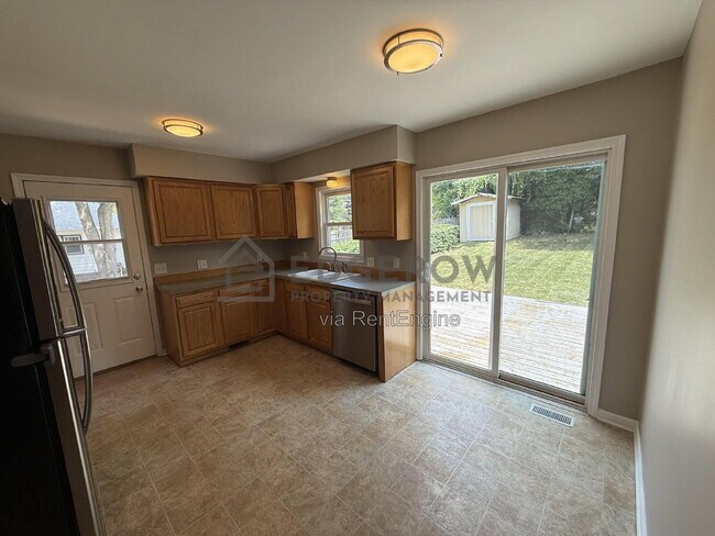 Foto del edificio - 1240 Emerald Ave NE