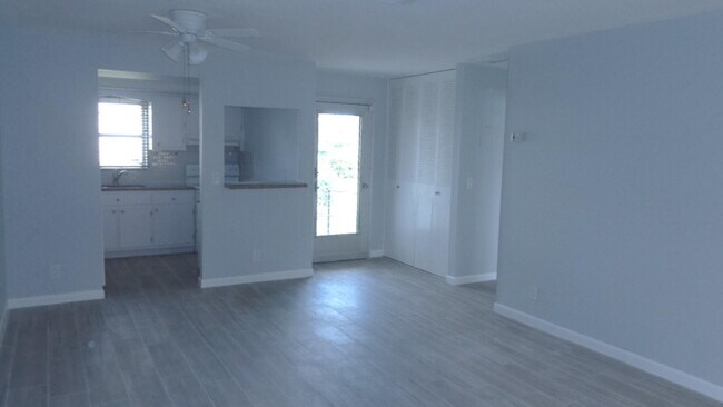 Building Photo - 2837 Ashley Dr W