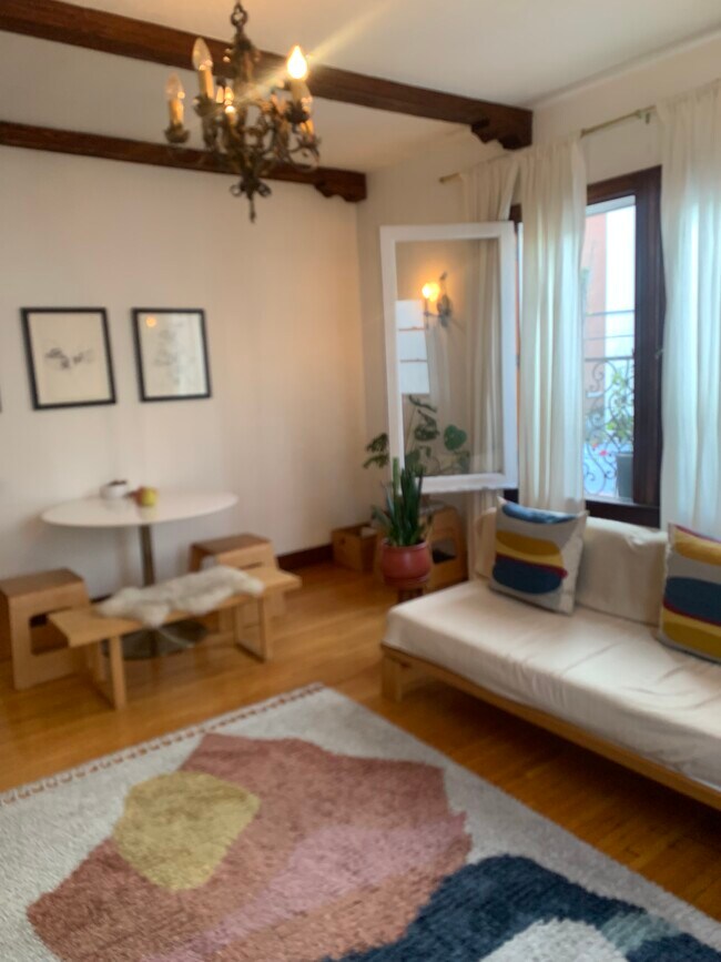 Foto del edificio - 325 S Detroit St