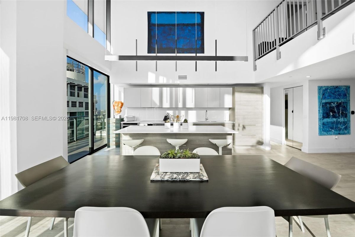 Foto del edificio - 121 NE 34th St