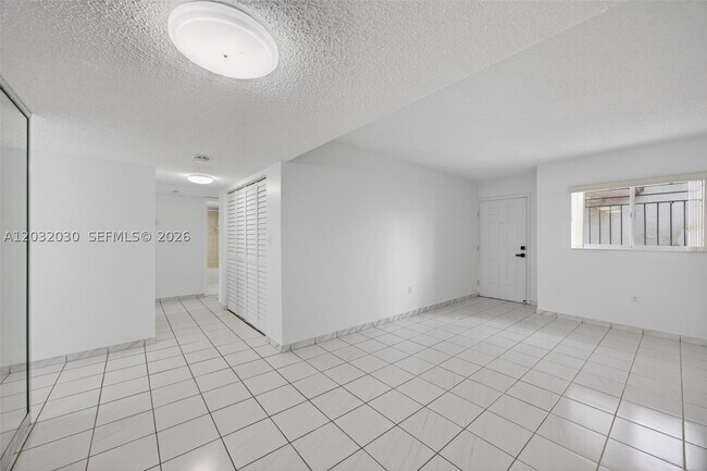 Foto del edificio - 800 SW 104th Ct