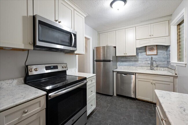 Foto del edificio - 1702 E 41st St