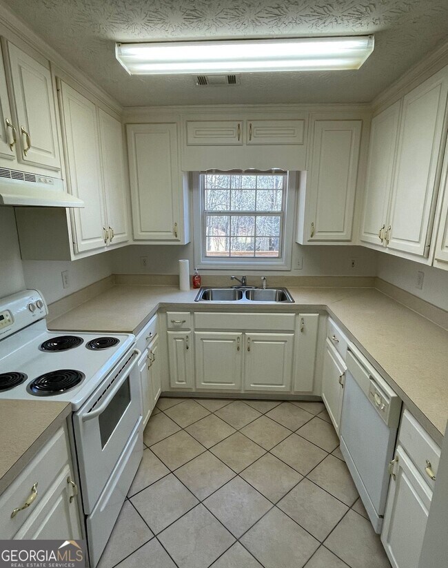 Building Photo - 30 Spring Valley Cove