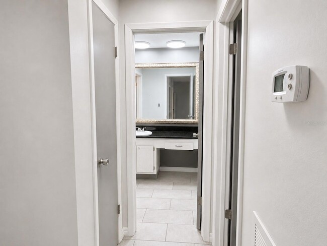 Building Photo - 1706 Belleair Forest Dr