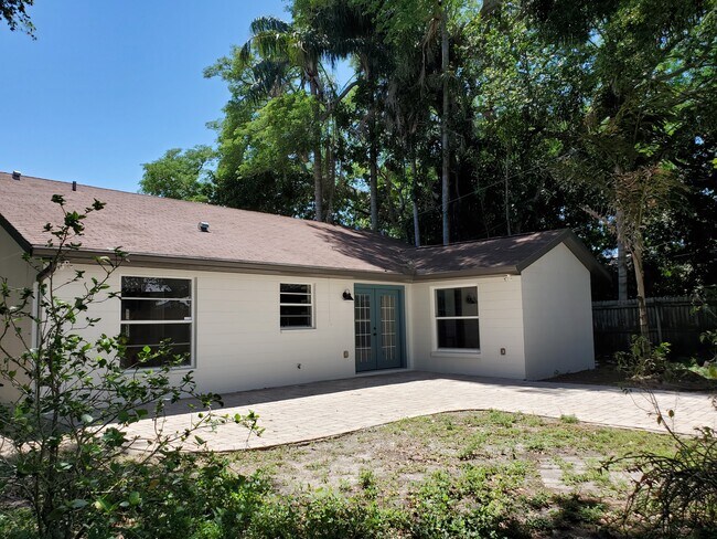 Building Photo - 737 31st Ave N