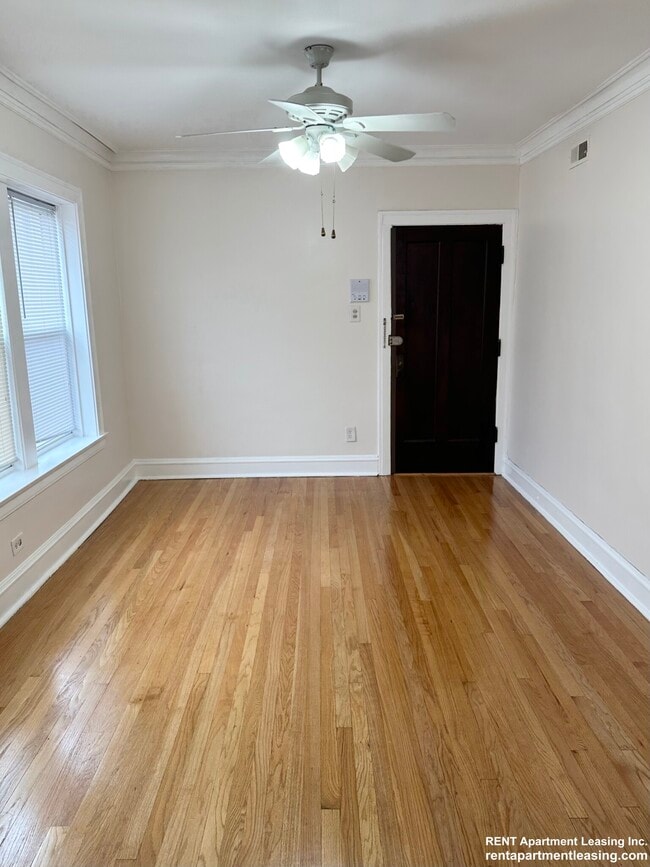 Building Photo - 2137 W Cornelia Ave