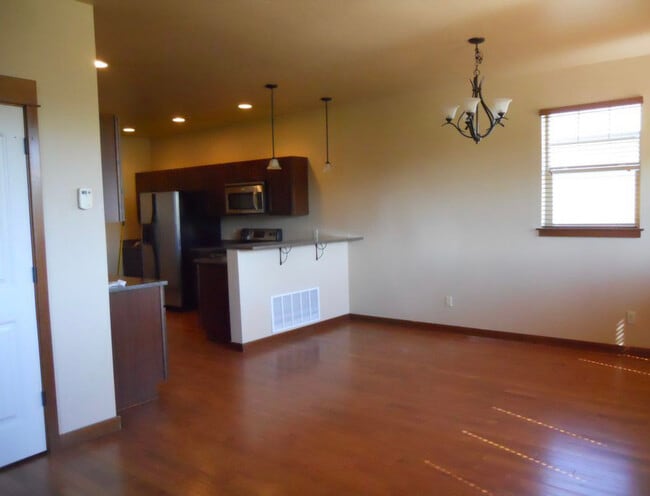 Building Photo - 692 Westgate Ave