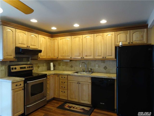 Primary Photo - 245 Beachview St