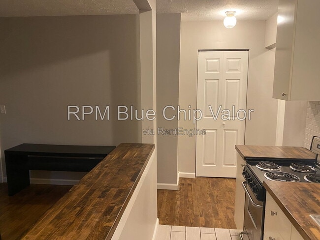 Building Photo - 2118 Kemper Ln