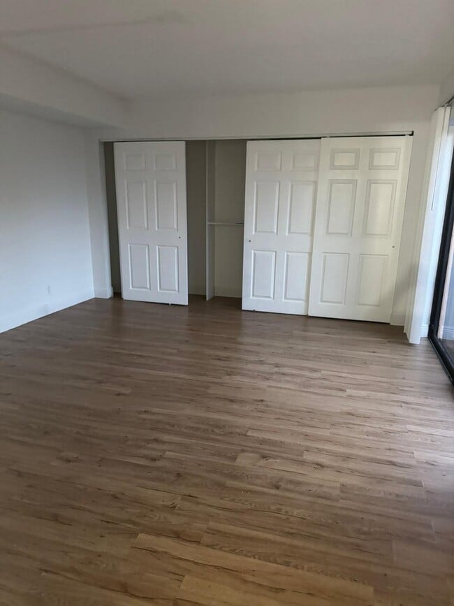 Foto del edificio - 4702 Waterview Cir