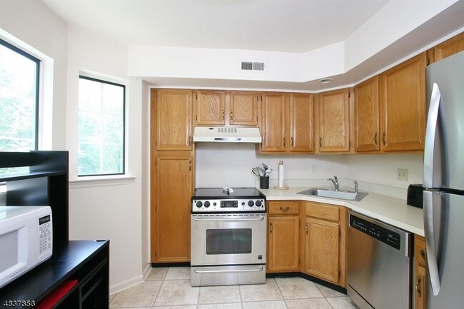 Building Photo - 51 Fieldstone Rd