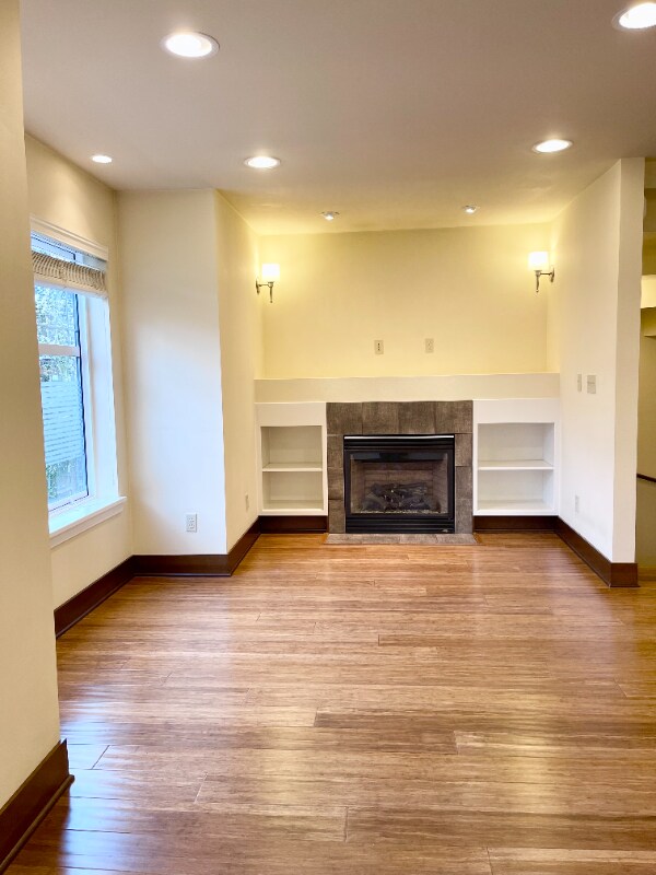 Primary Photo - 3632 Palatine Ave N