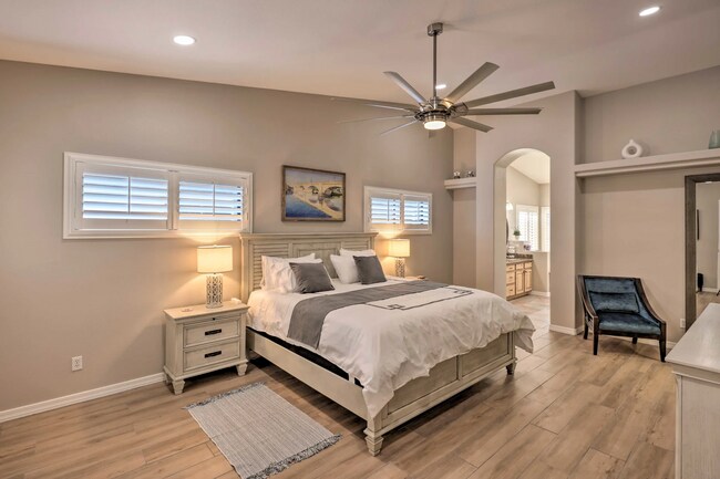 Master Suite King bed - 2338 Regatta Ct