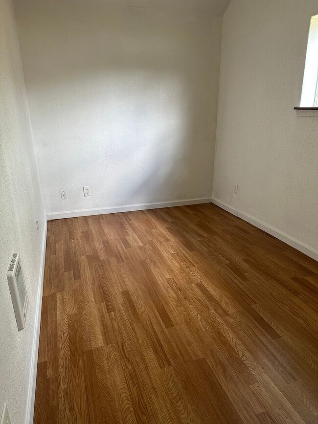 Building Photo - Super Rare 1 Bedroom House In Albany