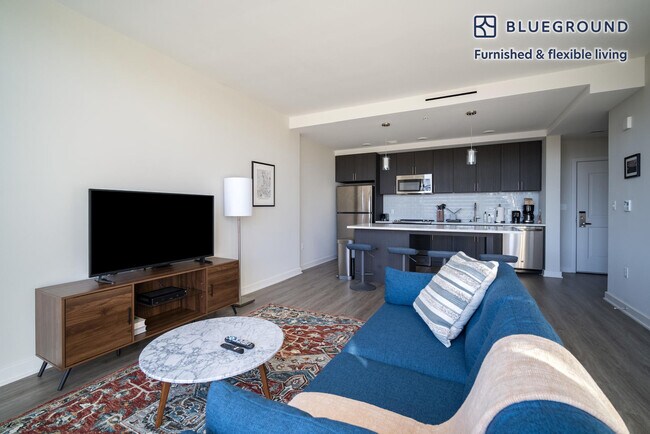 Foto del edificio - 7480 Birdwood Ave