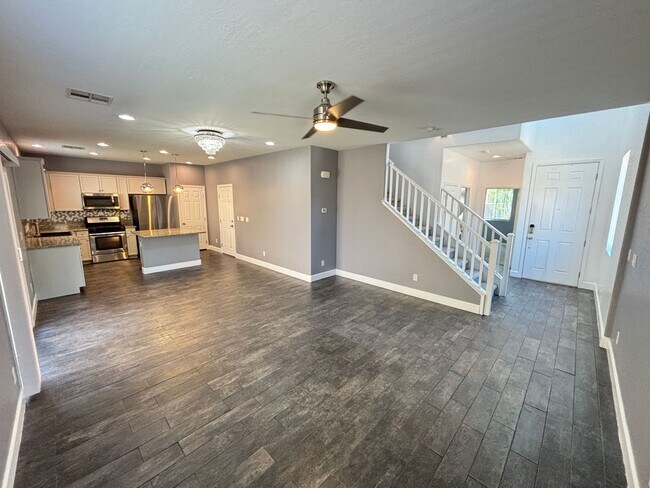 Building Photo - Beautiful 4Bed/3Bath/2Car Residence located in Providence