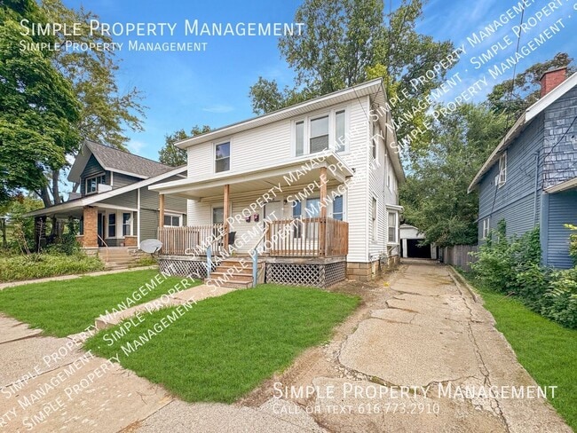 Building Photo - 1036 Lafayette Ave NE