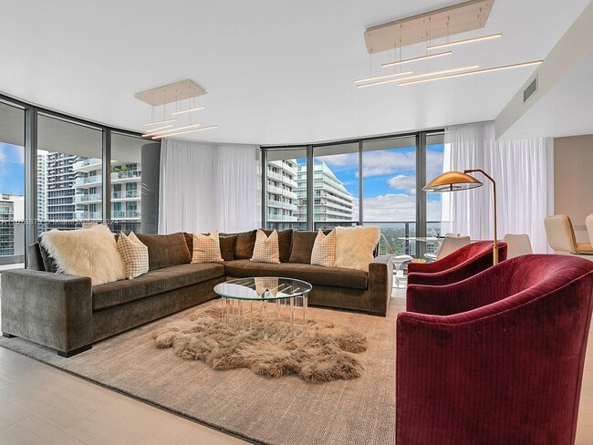 Building Photo - 1000 Brickell Plaza