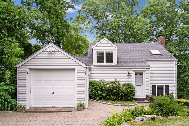 Building Photo - 17 Southminster Dr