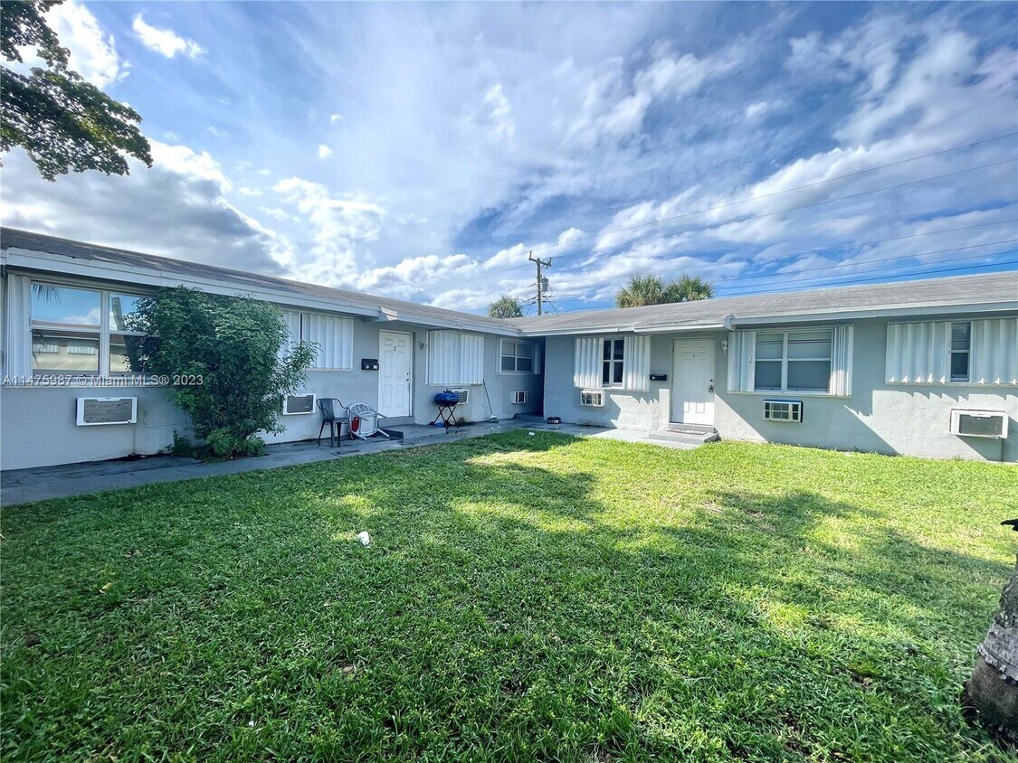 7551 St Unit 4, Miramar, FL 33023 Room for Rent in Miramar