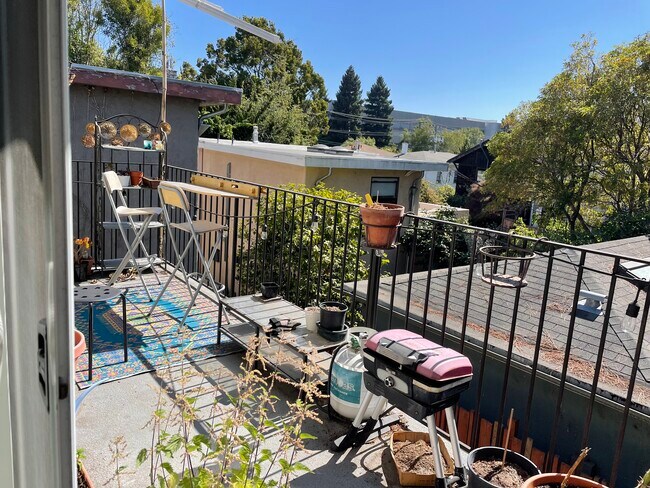 Building Photo - 2920 Hillegass Ave