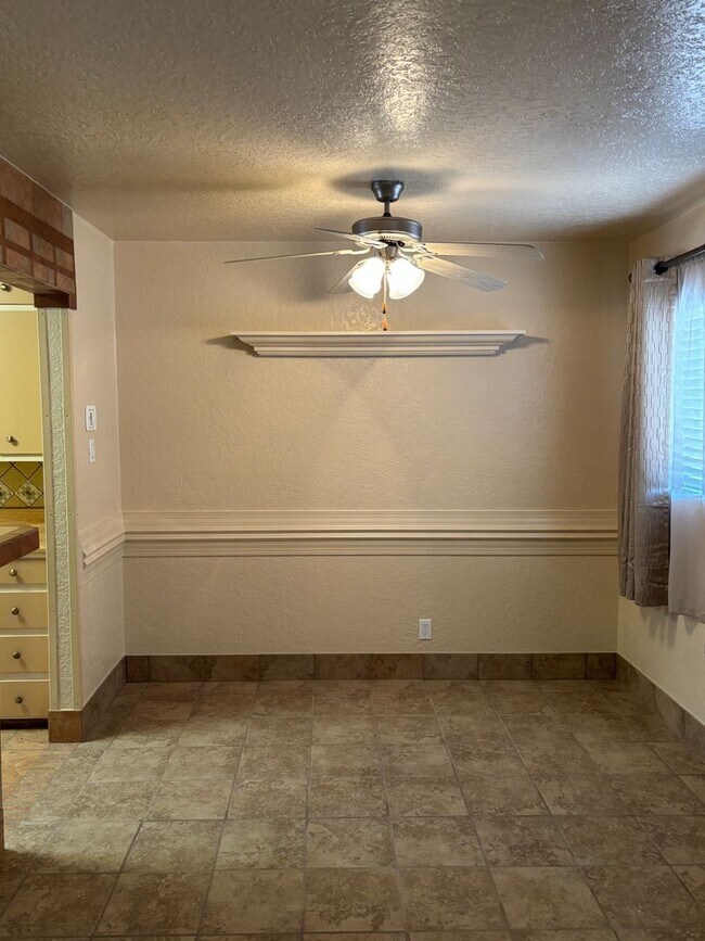 Building Photo - NEWLY REMODELED 1 BED 1 BATH