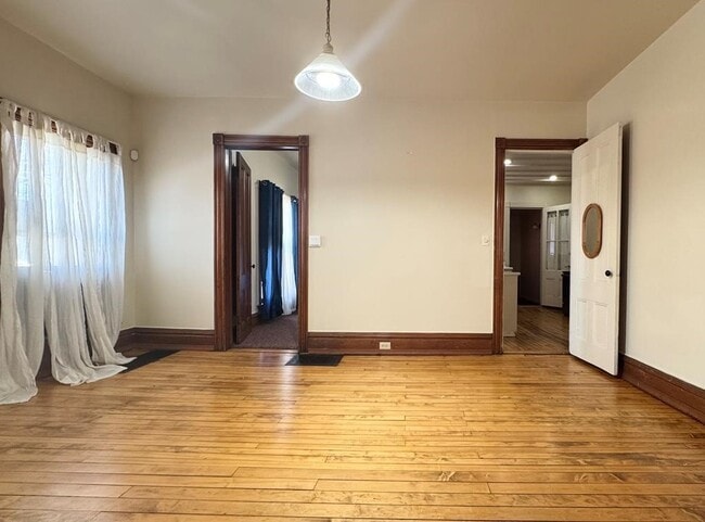 Foto del edificio - 301 W Clinton St