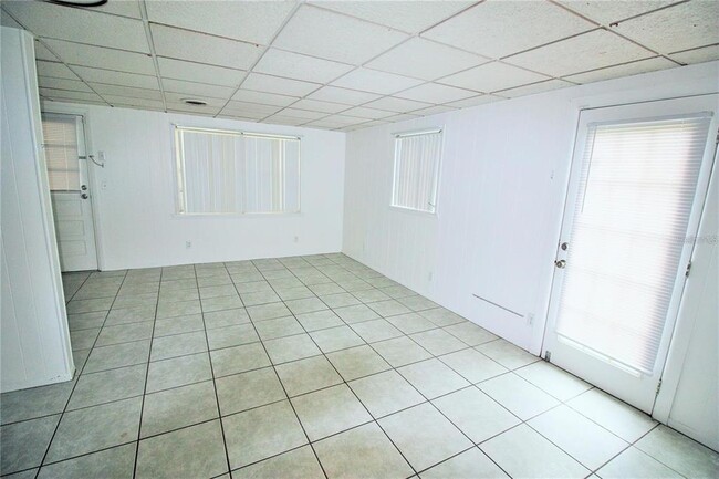 Building Photo - 521 20th St SW