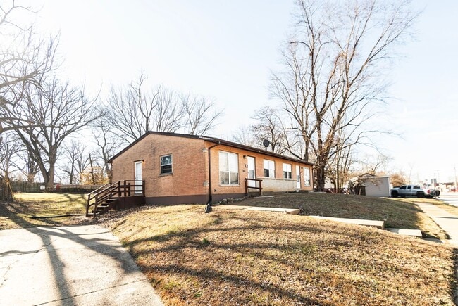 Building Photo - 8318-8320 Wabash Ave