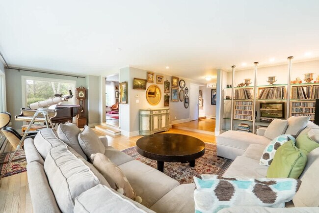 Foto del edificio - 1377 Canal Rd