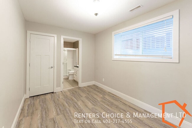 Building Photo - 2 Bedroom Basement Suite, Insuite Laundry, Assigned Parking