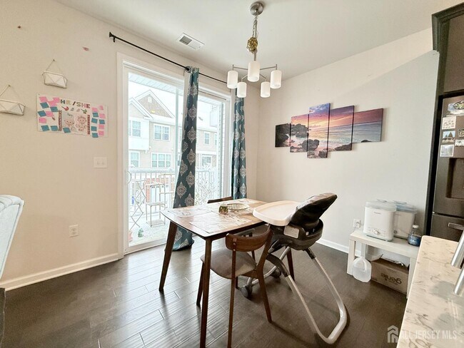 Foto del edificio - 102 Dickson Ct