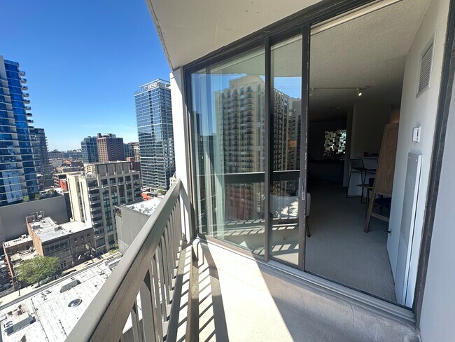 Foto del edificio - 804 N Dearborn St