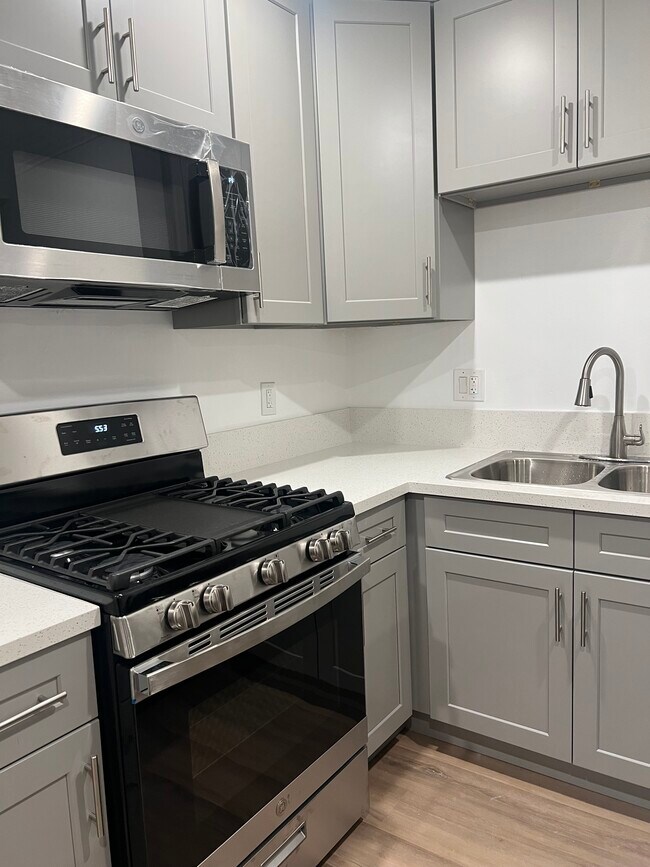 Foto del edificio - 4728 W 163rd St