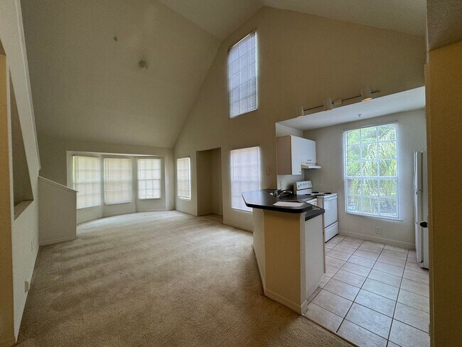 Building Photo - 1-Bedroom Condo with Loft & Washer/Dryer a...