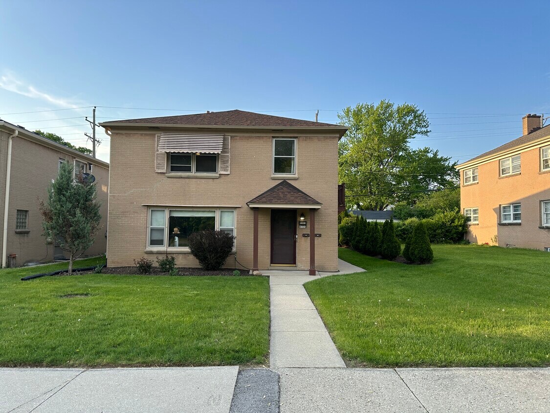 Foto principal - 9322 W Burleigh St
