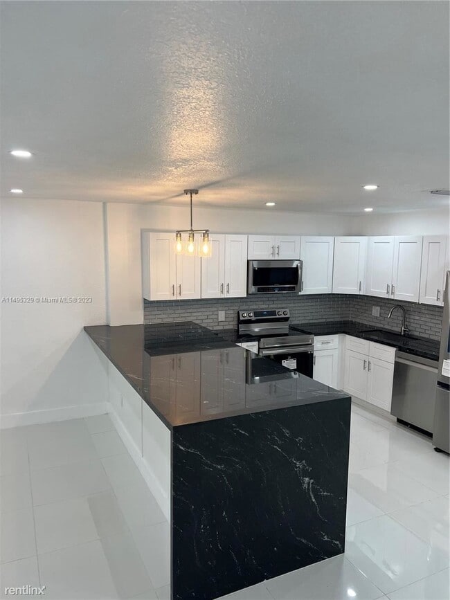 Building Photo - 3 br, 2 bath House - 2014 NW 60th Ave # 2014