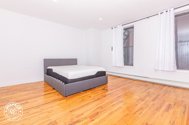 Foto del edificio - 758 Marcy Ave