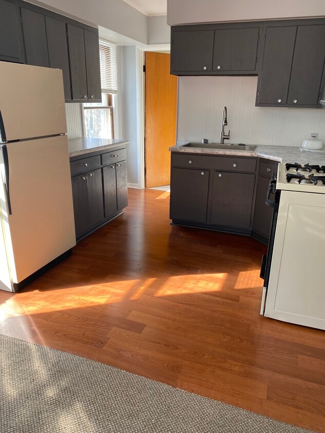 Kitchen - 248 W Orleans St
