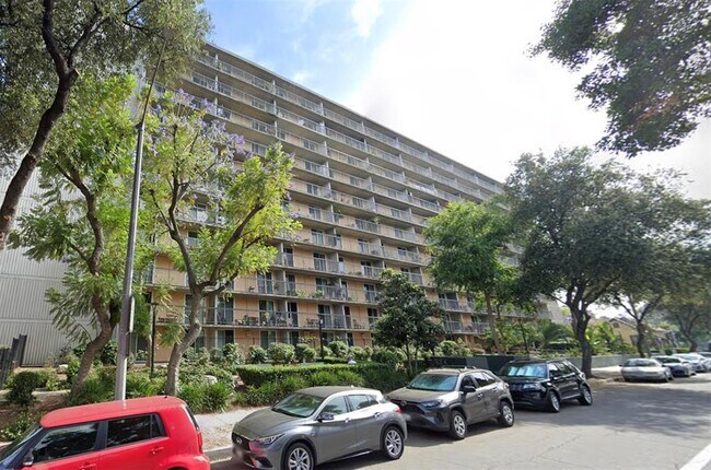 Foto del edificio - 560 E Villa St