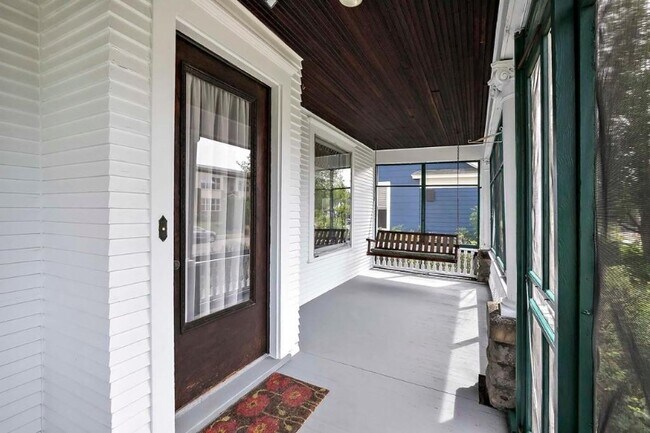 Foto del edificio - 3435 Grand Ave S