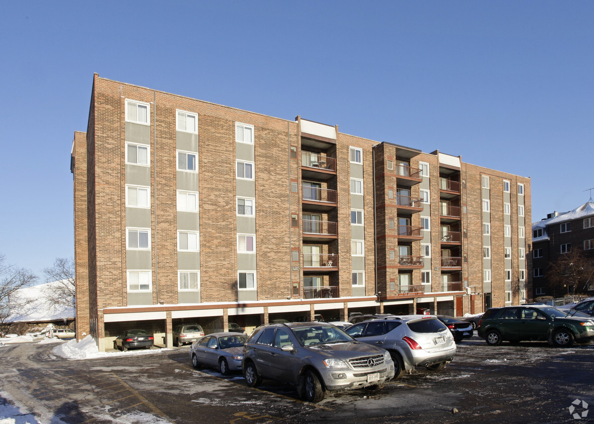 Primary Photo - 825 Pearson St