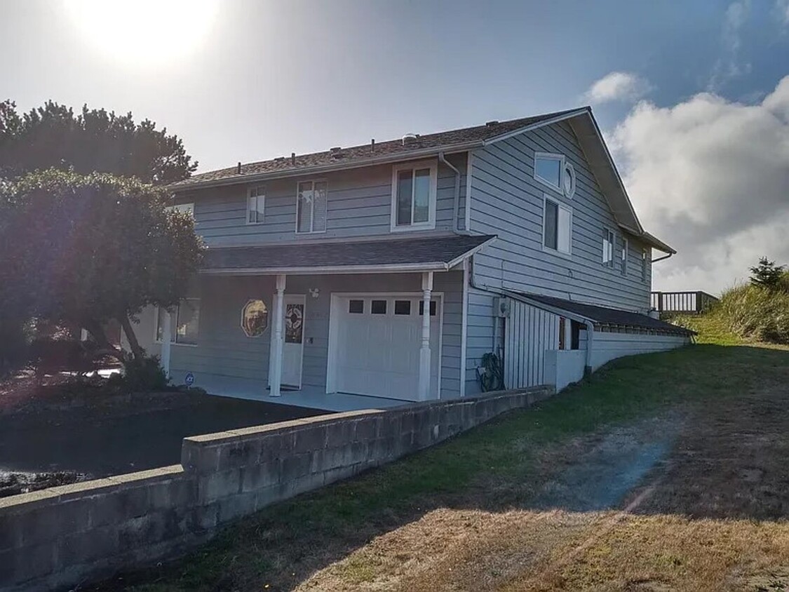 Primary Photo - Unique Ocean Front House