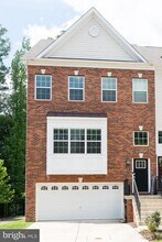 Building Photo - 2621 Smooth Alder St