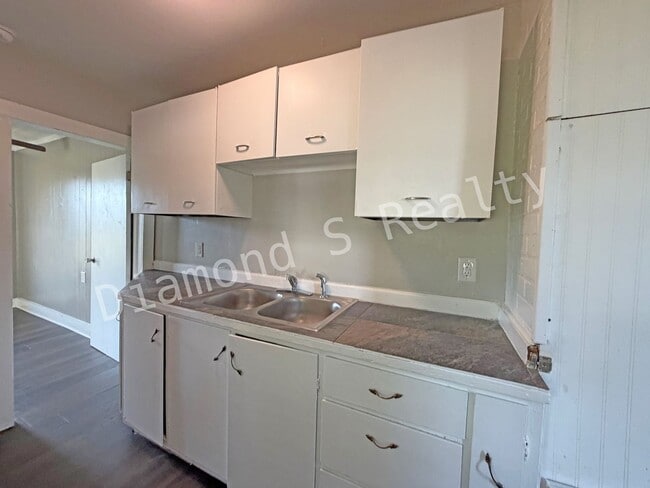 Foto del edificio - 2052 N Taylor Ave