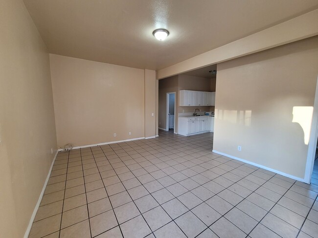 Foto del edificio - Large 4bd/2bth Unit in Logan Heights with ...